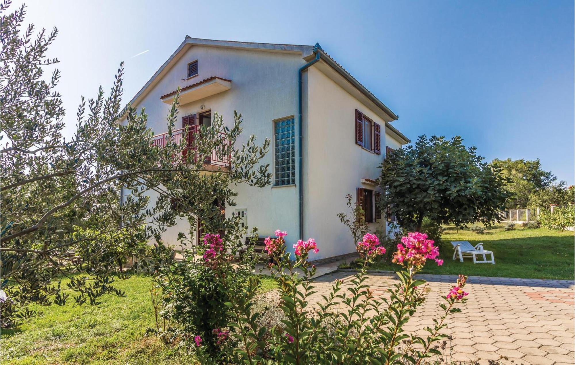 6 Bedroom Nice Home In Segotici Kültér fotó