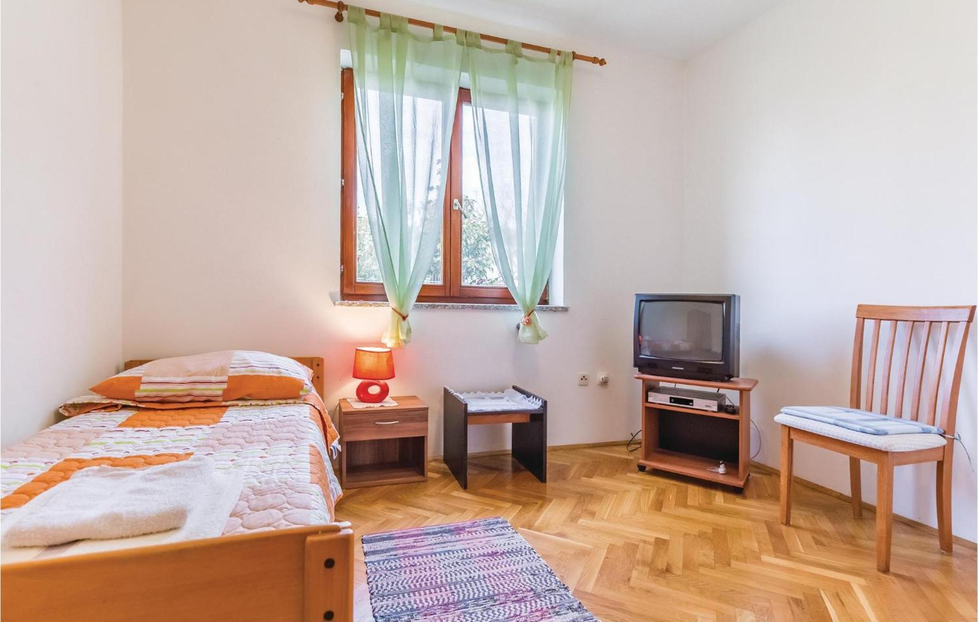 6 Bedroom Nice Home In Segotici Kültér fotó